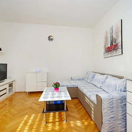 Danica Apartment *