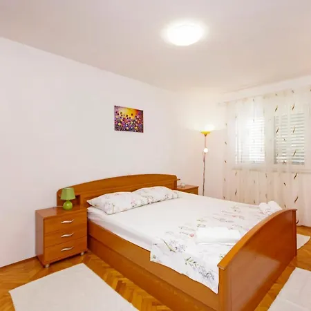 Apartament Danica *